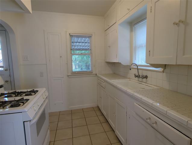 Building Photo - 5428 Miller Ave