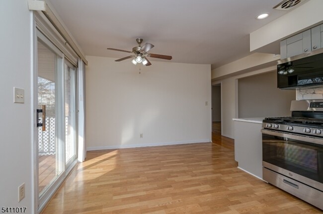 Building Photo - 161 Evergreen Rd