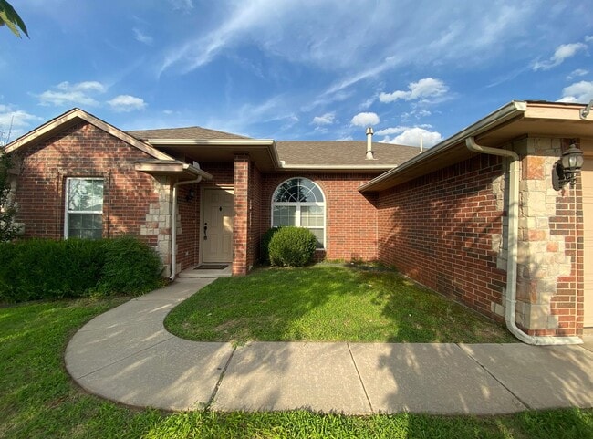 Building Photo - First Month Free!  Freshly Remodeled - New...