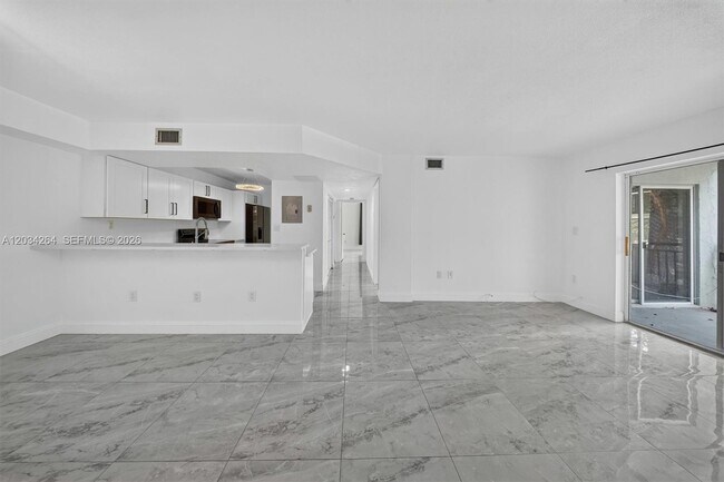 Foto del edificio - 8540 SW 212th St