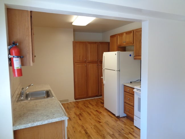 Building Photo - 698 Lindley St