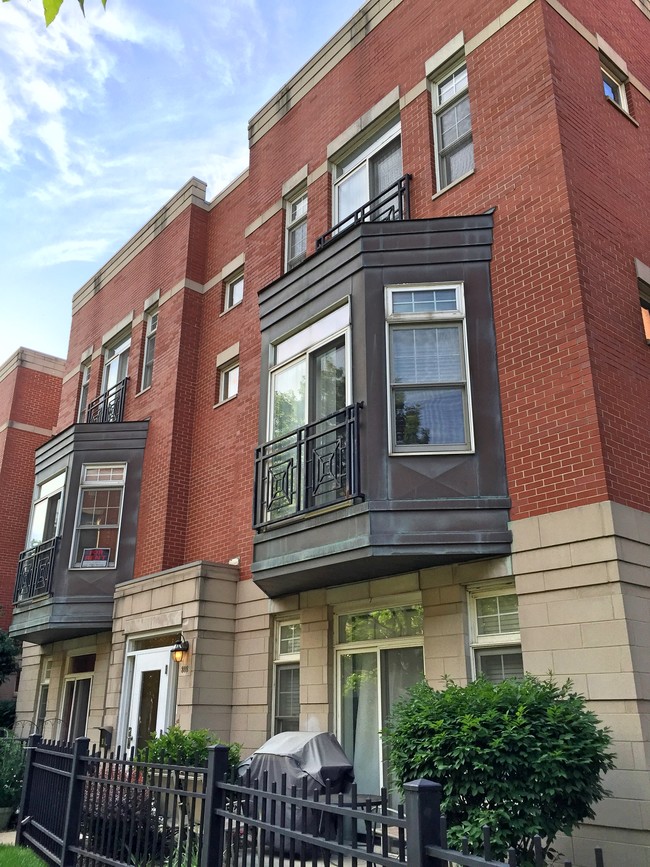 Building Photo - 808 W University Ln