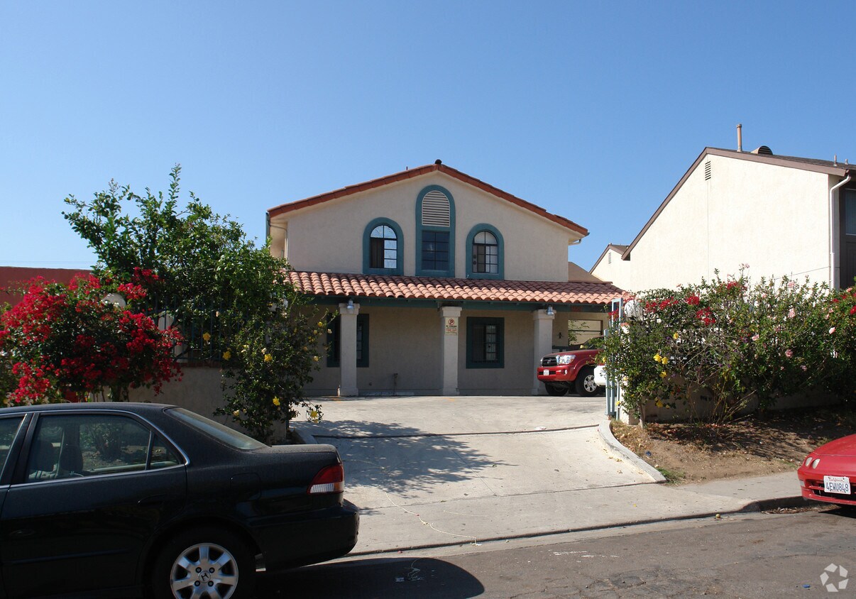 Primary Photo - 2706 44th St