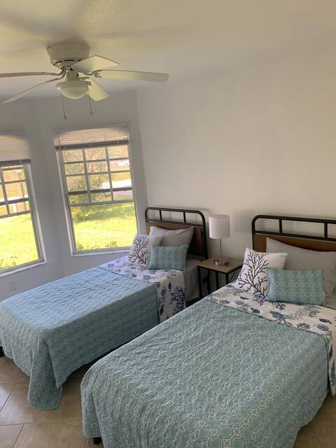 Building Photo - 4973 Viceroy St