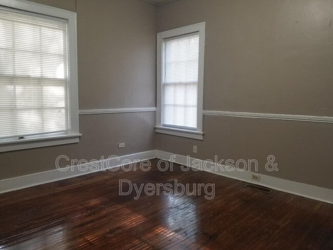 Building Photo - 319 W Forest Ave
