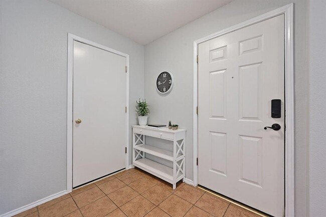 Foto del edificio - 252 Fall Creek Dr
