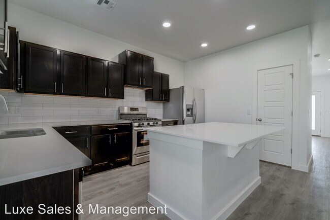 Building Photo - 3 br, 2.5 bath House - 13505 Vinita Drive