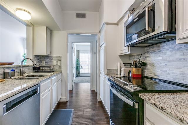 Building Photo - 3550 Country Square Dr