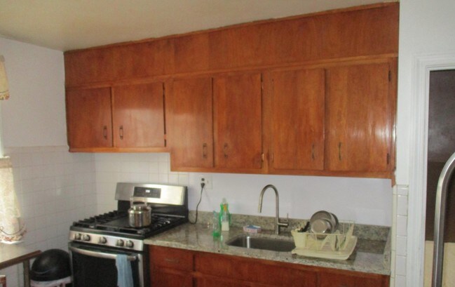 Cocina - 6600 Tackawanna St