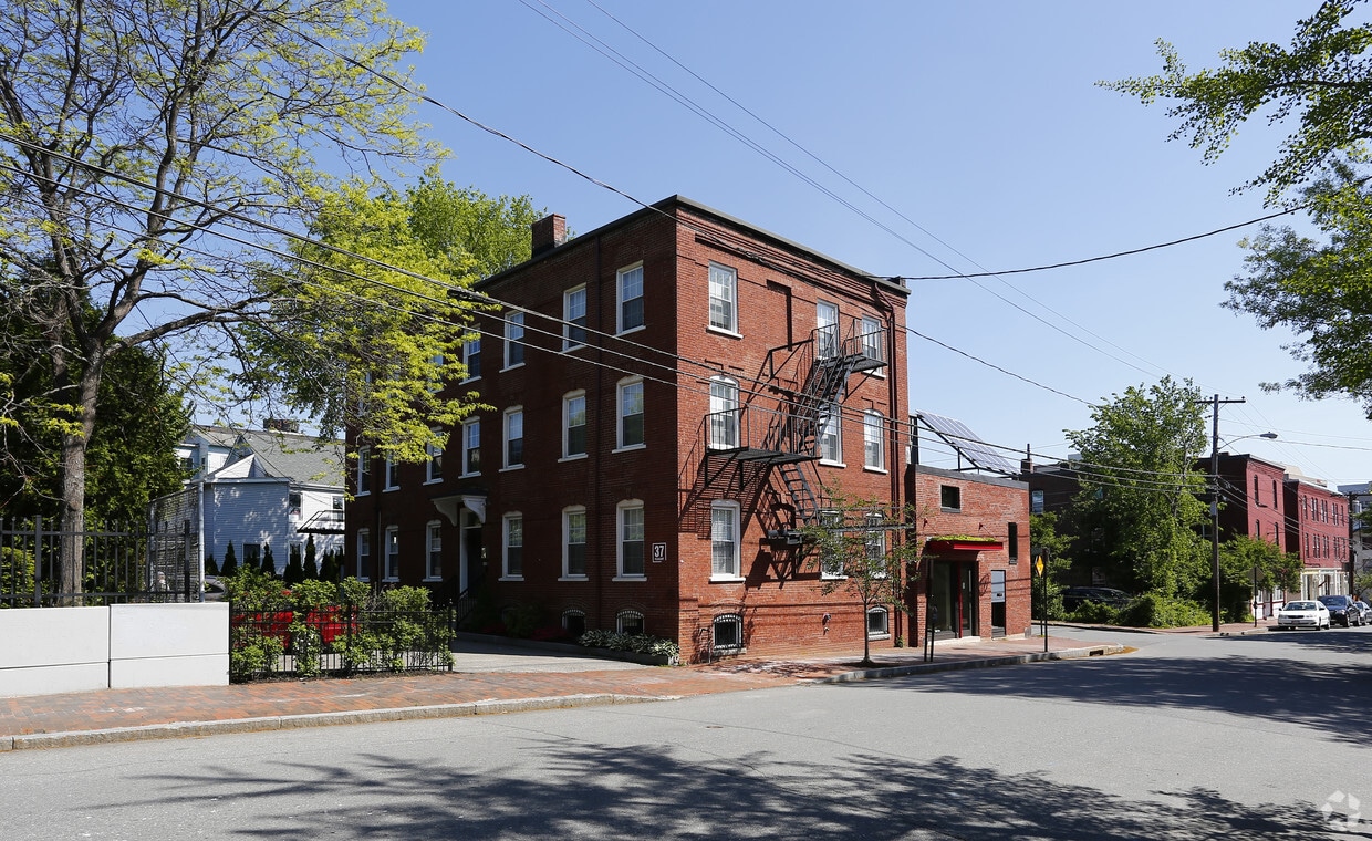 35 Pleasant St, Portland, ME 04101 Apartments in Portland, ME
