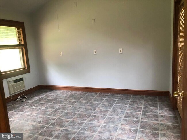 Foto del edificio - 16495 Pine Springs Ln