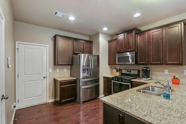 Kitchen - 67 Creighton Ln