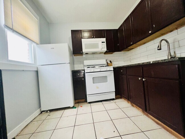 Foto del edificio - Newly Updated Three Bedroom Home with New ...
