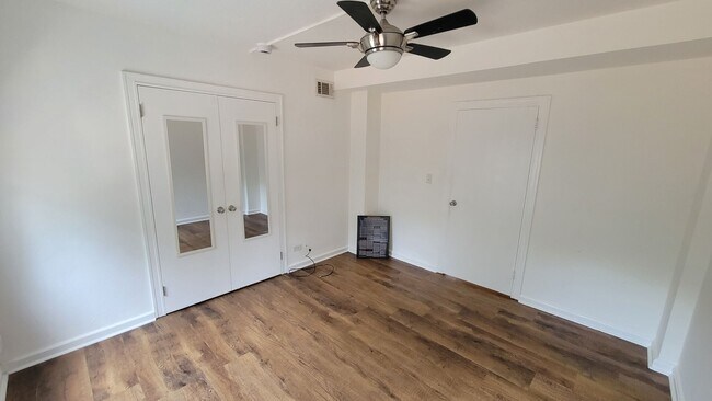Foto del edificio - SEPTEMBER RENT SPECIAL! 2 Bed, 1 Bath Condo Near Downtown Greenville Available