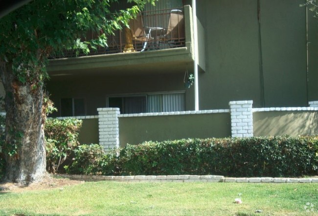 Balcón exterior - Emerald Pointe Apartments