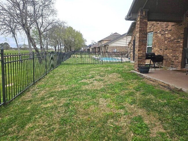 Foto del edificio - 2419 Doral Dr