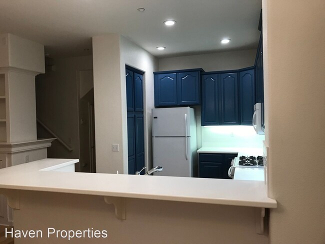 Building Photo - 3 br, 2.5 bath House - 923 Lawrence