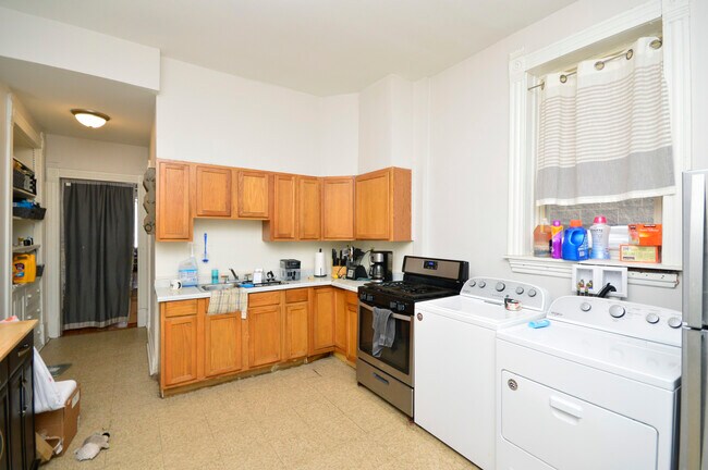 Foto del edificio - 2735 W Potomac Ave