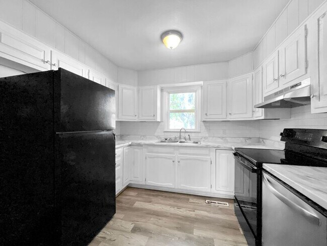 Foto del edificio - 9609 E 68 St