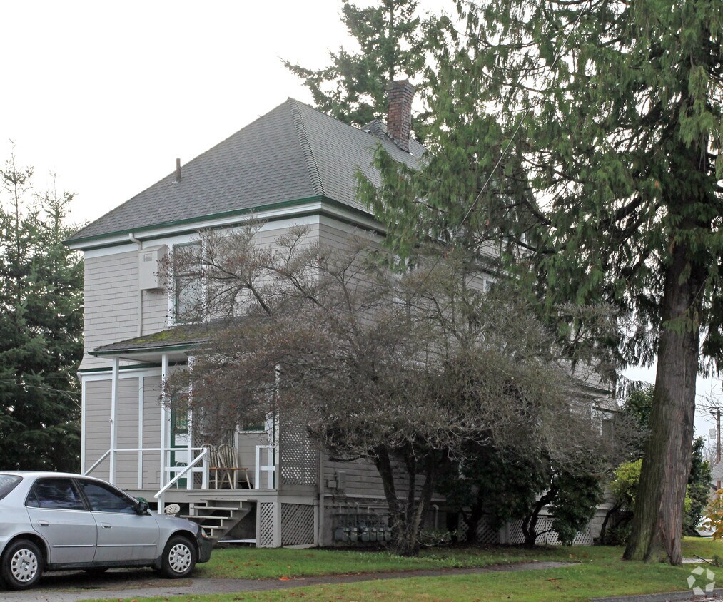 Building Photo - 3223 6th Ave