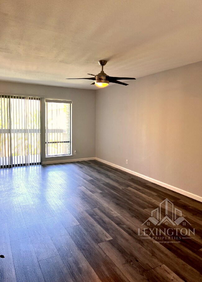Building Photo - 2420 Larkspur Ln
