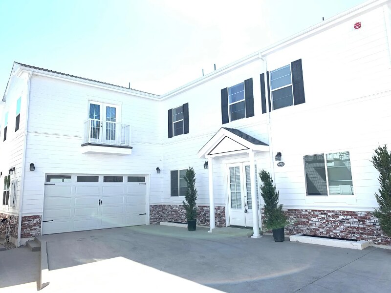 Foto principal - 4225 Ince Blvd