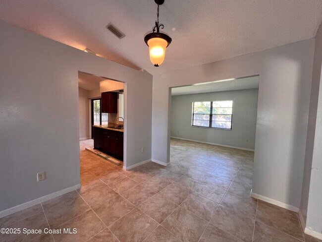 Foto del edificio - 1480 Amador Ave NW