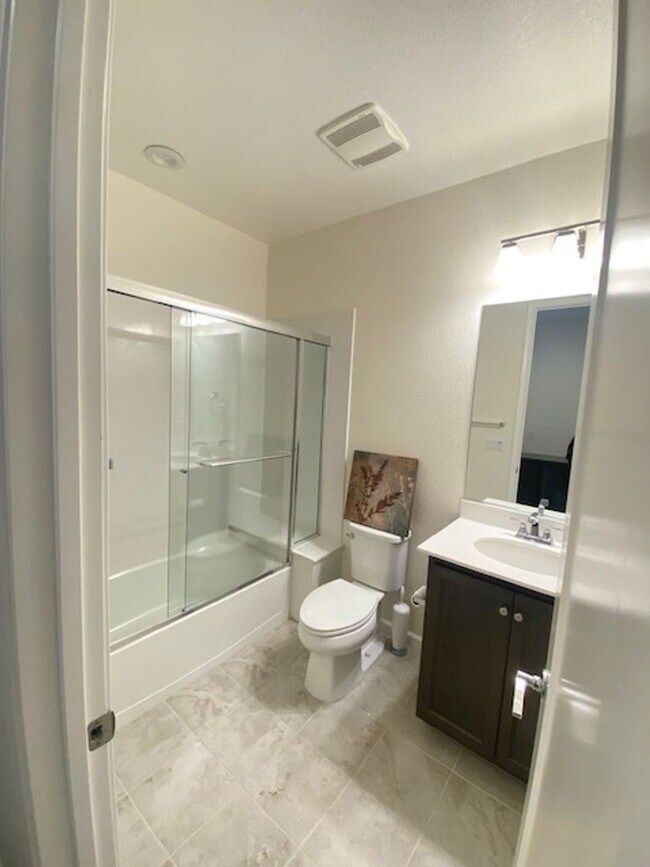 Newer Construction Single Family Home in D... - Newer Construction Single Family Home in D...
