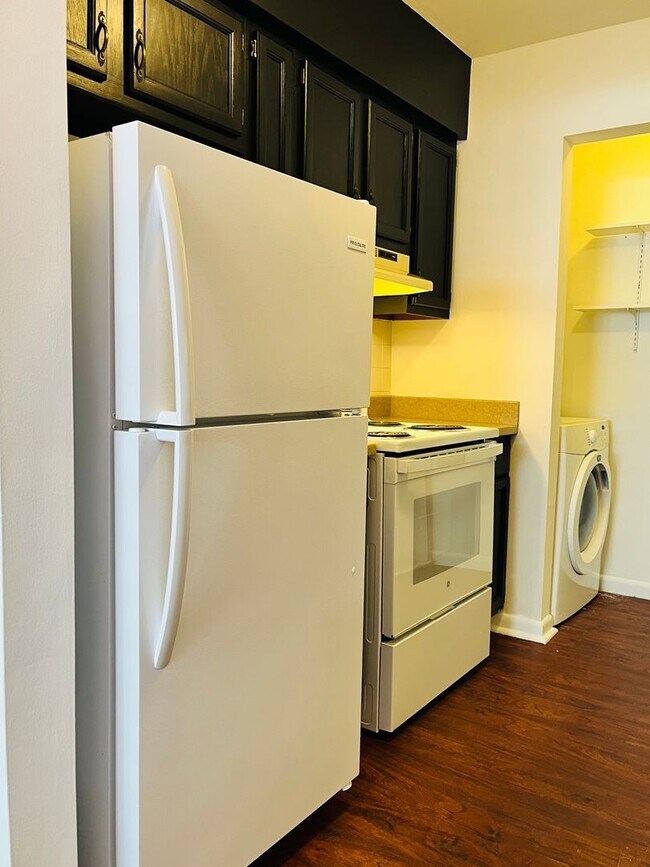 Foto del edificio - 2BR Townhome in N Raleigh