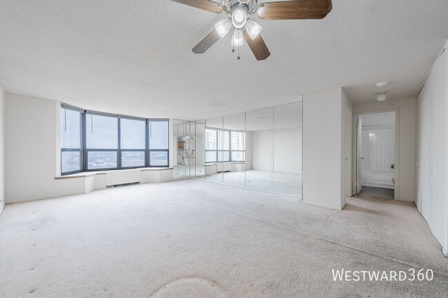 Photo - 901 S Plymouth Ct Apartment