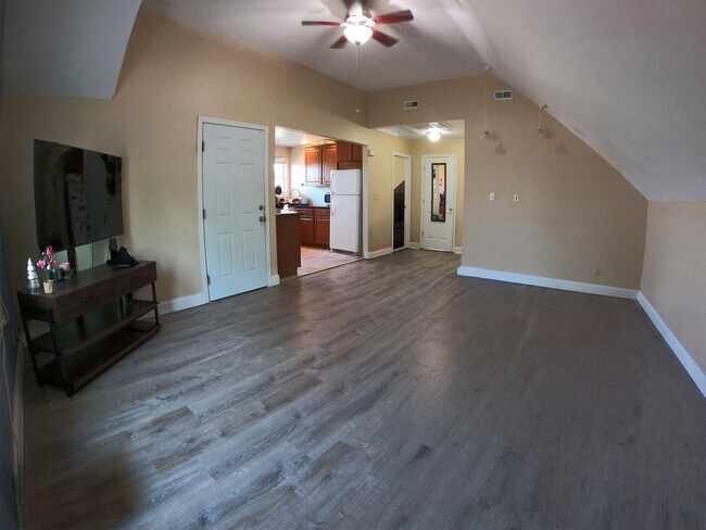 Foto del edificio - 1661 Hillcrest Rd