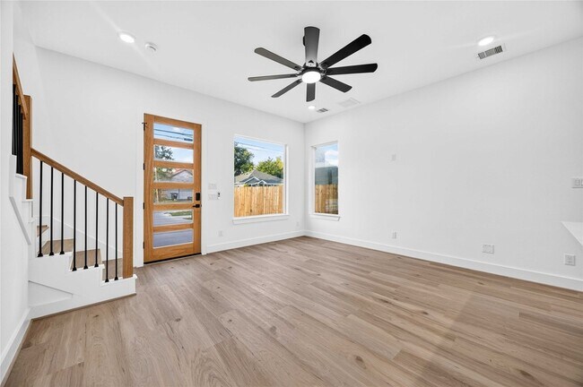 Building Photo - 4633 Mallow St