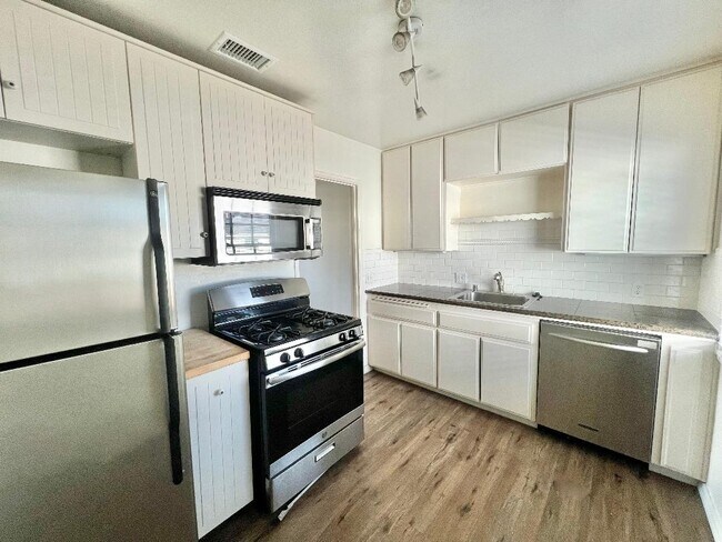 Foto del edificio - 4256 Noyes St