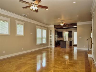 Foto del edificio - UT PRE-LEASE: Beautiful, Recently Construc...