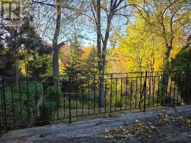 Photo du bâtiment - 28 Landfair Crescent