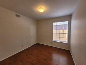 Building Photo - 17403 Canyon Knoll Dr