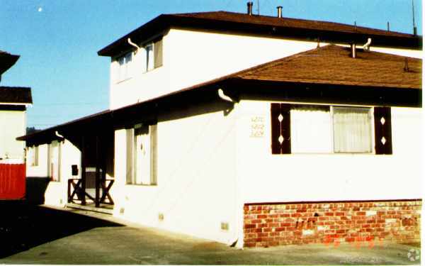 Building Photo - 3270-72 74 Anita Ct