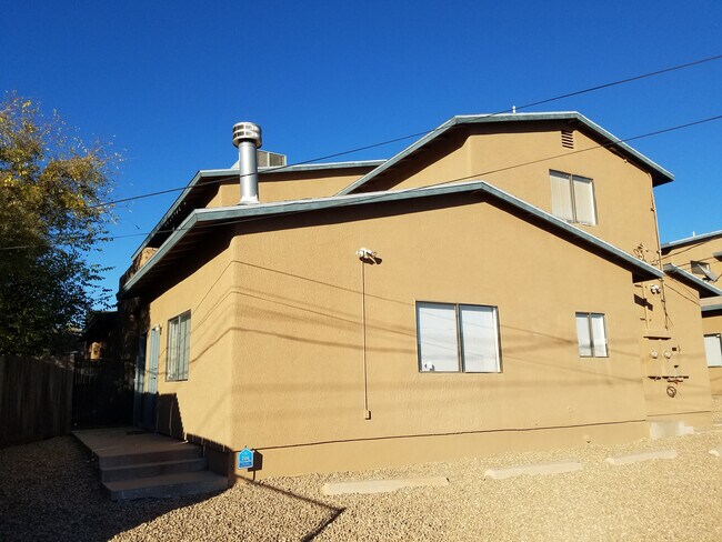 Building Photo - 1312 E Adams St