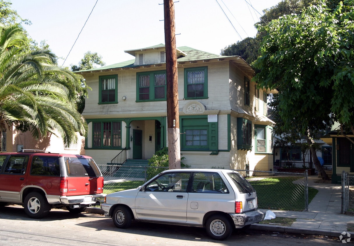 Primary Photo - 157 E 36th St