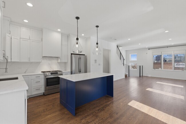 Foto del edificio - 448 N Carpenter St