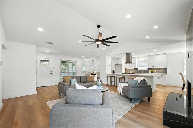 Building Photo - 7021 Thornwood Dr