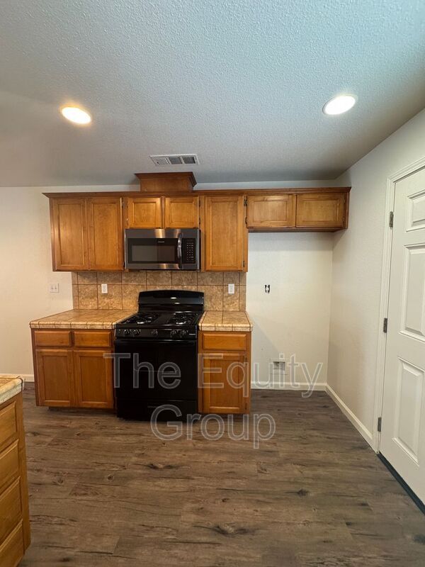 Foto del edificio - 2116 W Lark Ave