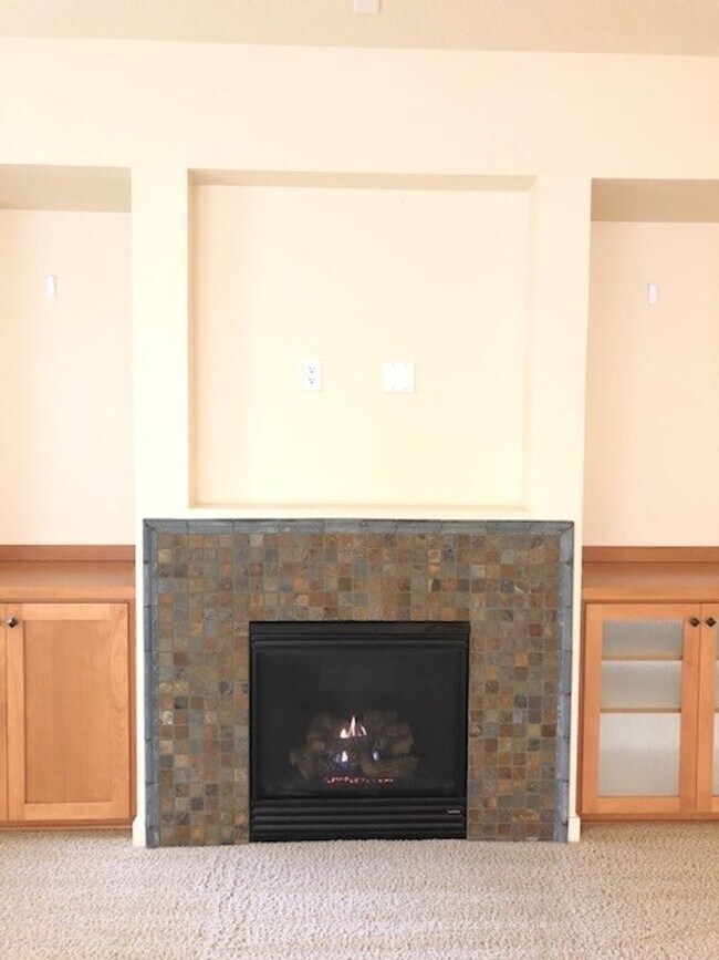 Foto del edificio - Beautiful Hillsboro Townhome- Gourmet Kitc...