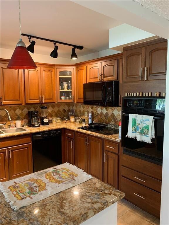 Foto del edificio - 424 Lakeview Dr