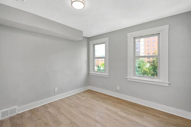 Foto del edificio - 408 E 8th Ave