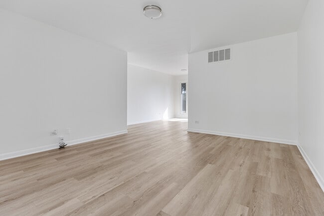 Foto del edificio - 1031 Maple Ln