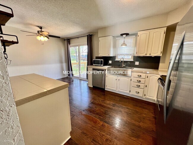 Building Photo - Beautiful home, conveniently located in Bl...