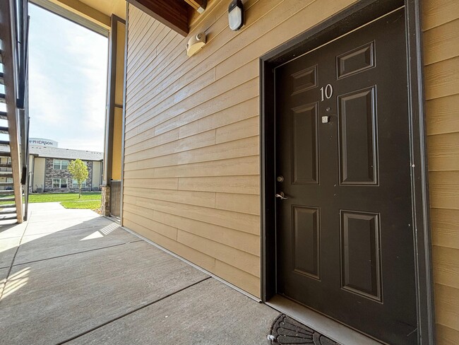 Building Photo - 1409 Genesis Dr