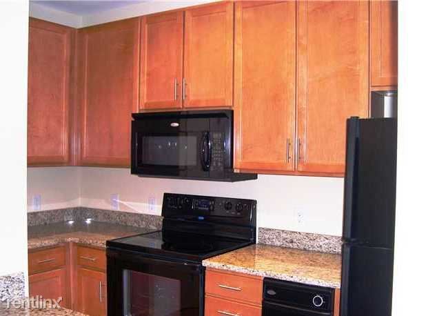 Foto del edificio - 2 br, 1 bath  - 220 W Market St Unit 307