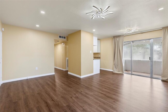 Foto del edificio - 513 S Post Oak Ln